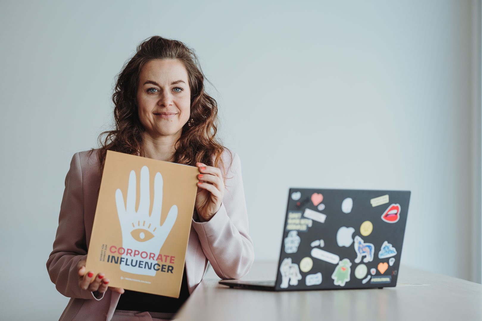 Julia Reuter Corporate Influencer Julia Reuter CorporateInfluencer